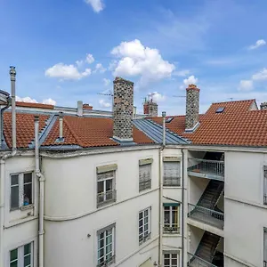 https://honor-suite-carnot.hotels-rhonealpes.com